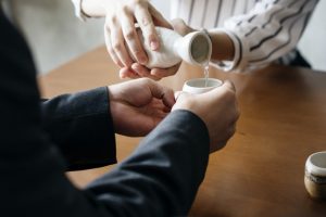 https://ideashub.bg/wp-content/uploads/2018/10/pouring-sake_53876-31574-300x200.jpg